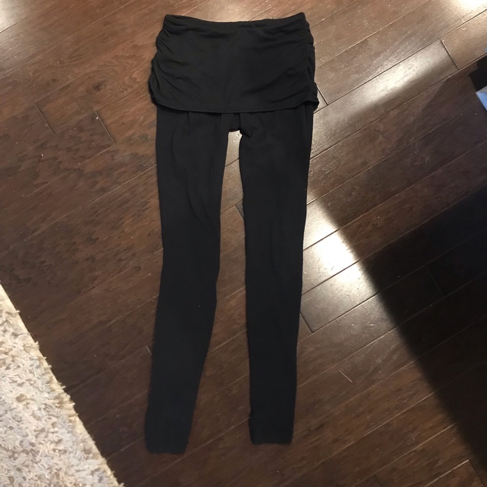 Lululemon size 6 skirted yoga pants